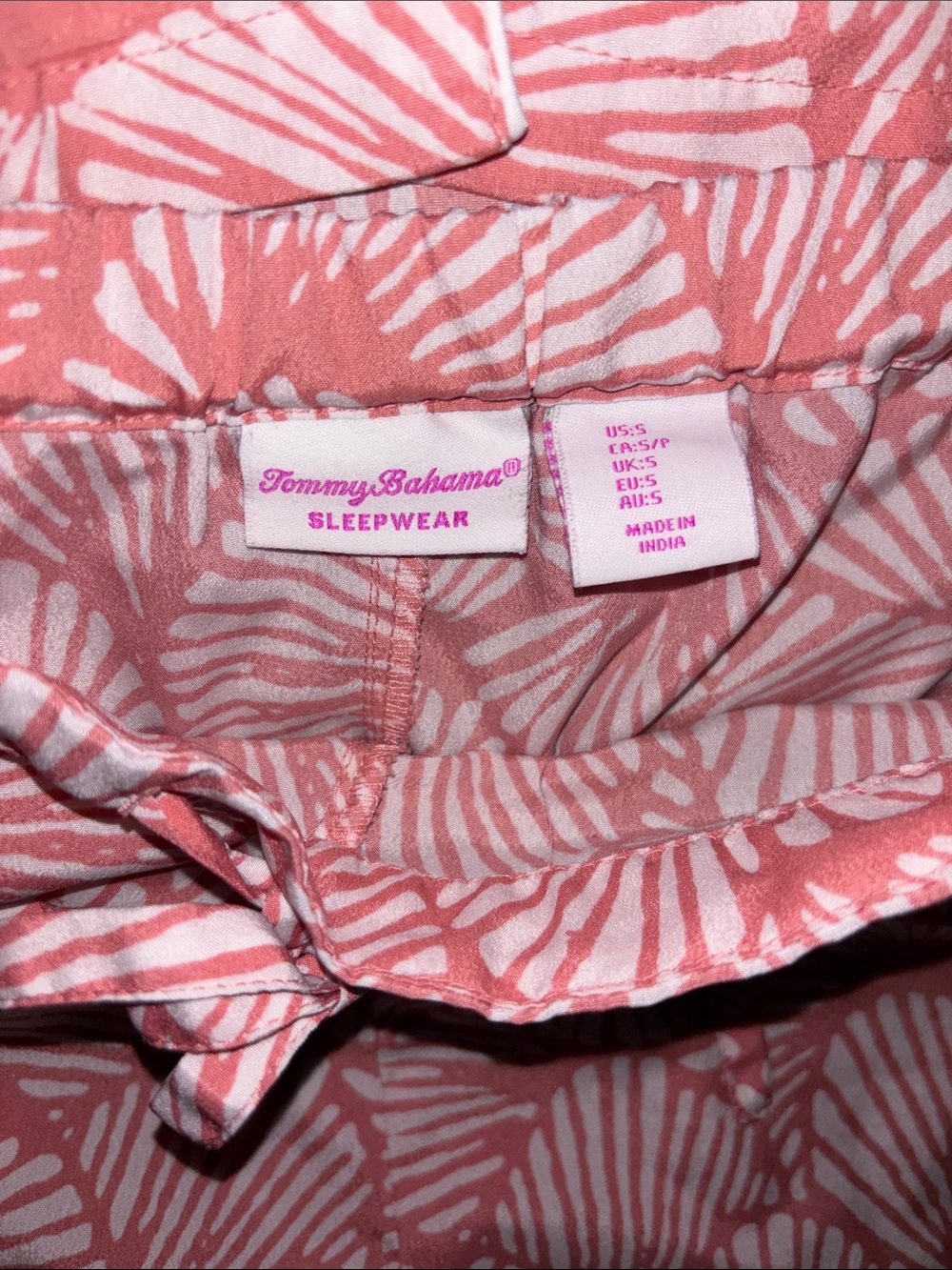 Tommy Bahama Pink and White Shell-Print Short Pajama Set S - Picture 2 of 6